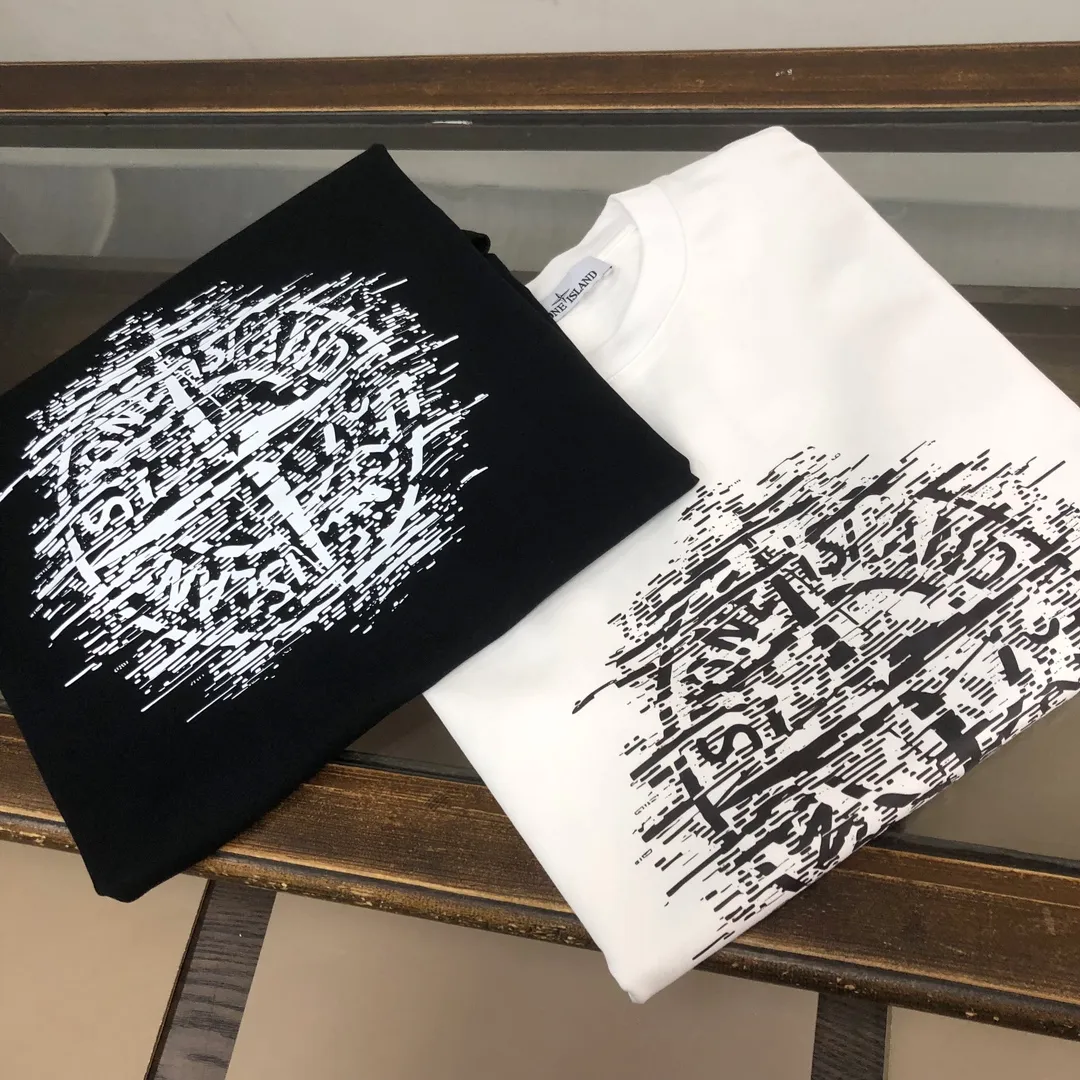 P180 Stone Island 2025 latest T-shirt, couple style ~ Original order, fashionable and casual short T-shirt, specially made of customized cotton fabric ~ Cotton T-shirt ~ Pre-washed to prevent deformation and shrinkage problem, more comfortable and breathable on the body ~ All available from stock ~ Unique design style, trendy must-have item, complete with three standards 👍 Color: black/white Size: S M L XL (larger version, please indicate your height and weight when placing an order)